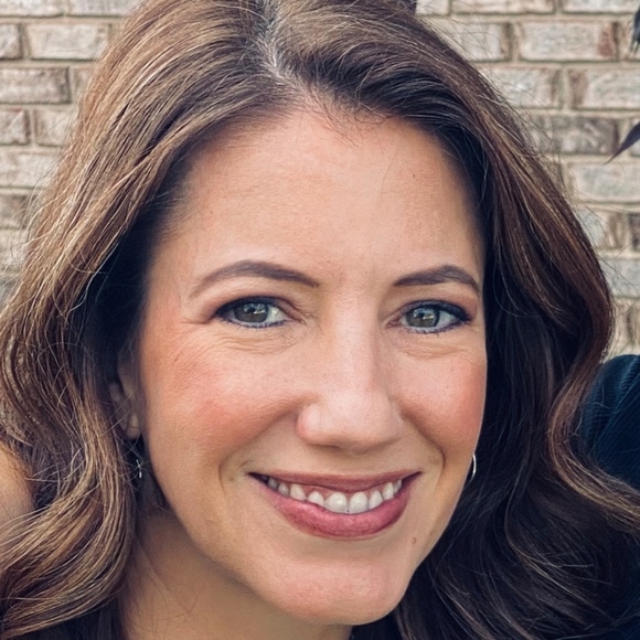 Meet your Posher, Lisa - Picture 1 of 1